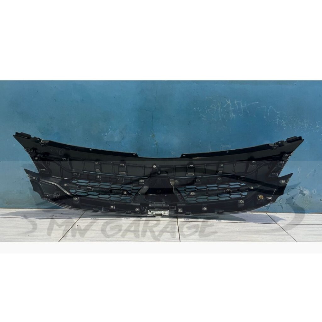 Grill Mitsubishi Pajero all new 2016 2017 2018 2019 2020 Original View 3